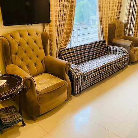 נאראן Manila Heights Hotel מראה חיצוני תמונה