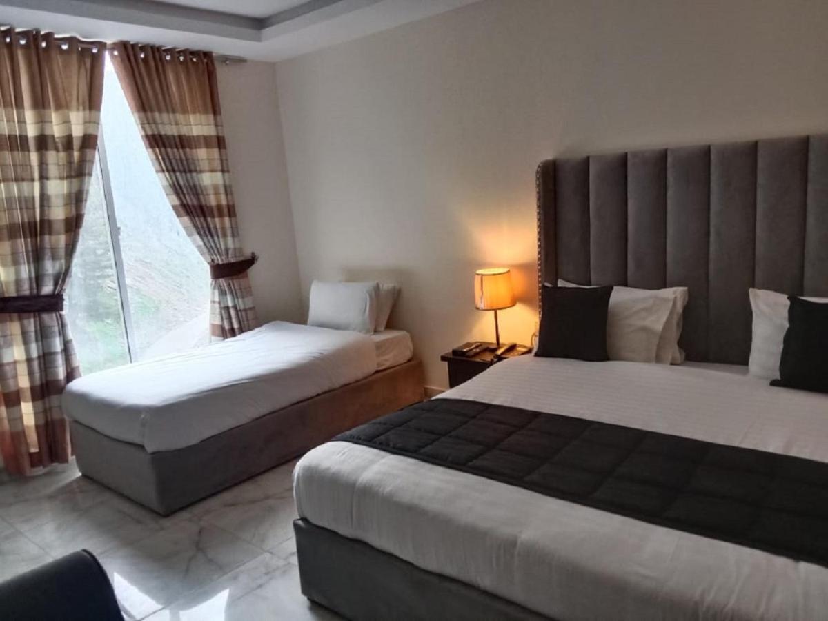 נאראן Manila Heights Hotel מראה חיצוני תמונה