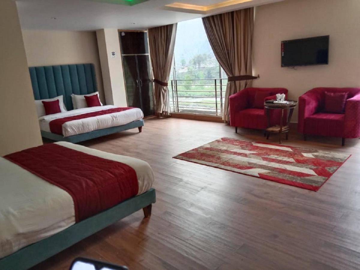 נאראן Manila Heights Hotel מראה חיצוני תמונה