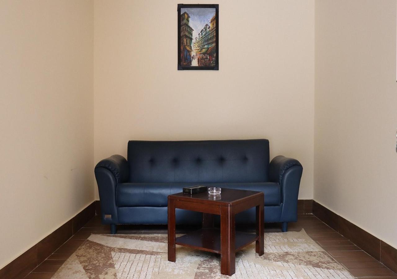 נאראן Manila Heights Hotel מראה חיצוני תמונה