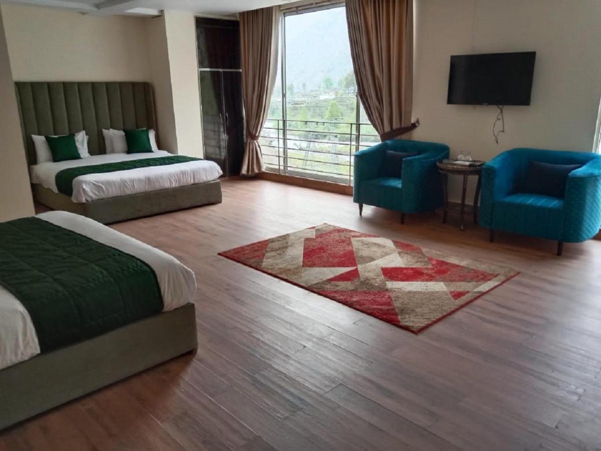 נאראן Manila Heights Hotel מראה חיצוני תמונה